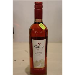 3 BOTTLES OF GALLO FAMILY WHITE ZINFANDEL