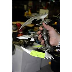 DECORATIVE 2 BLADED CUFF KNIFE