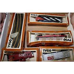 FLAT OF VINTAGE TYCO HO SCALE TRAINS INCLUDING