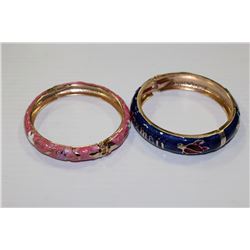 PAIR OF ENAMALED BRACELETS, BLUE AND PINK