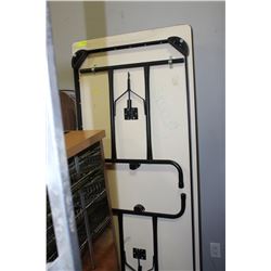 FOLDING TABLE