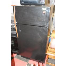 BLACK GE TOP FREEZER FRIDGE