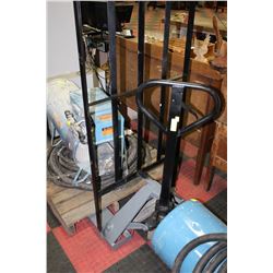 HEWITT 5000 LB CARGO PELLET JACK