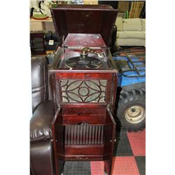 ESTATE ANTIQUE VICTROLA GRAMOPHONE