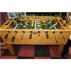 VINTAGE 80S FOOSBALL TABLE + BALL