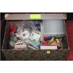 ESTATE BOX WITH ORNAMENTS