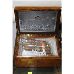 LOCKABLE HUMIDOR WITH KEY & CONTENTS