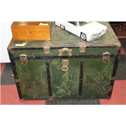 VINTAGE TRUNK
