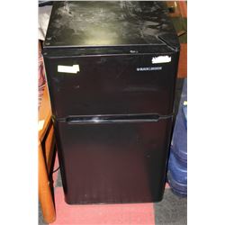BLACK & DECKER MINI FRIDGE
