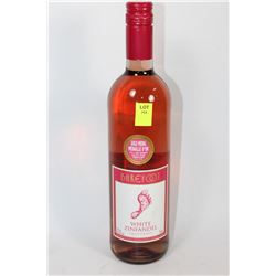 750ML BOTTLE OF BAREFOOT WHITE ZINFANDEL ROSE WINE