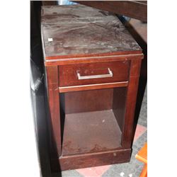 ONE-DRAWER END TABLE