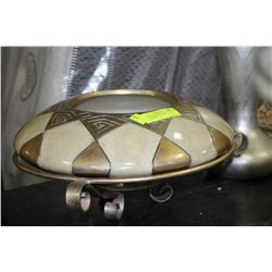 CONTEMPORARY DESIGN CENTERPIECE