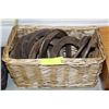 Image 1 : BASKET OF 8 HORSESHOES