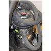 Image 1 : 8-GALLON SHOPVAC