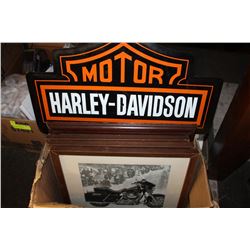 5 MOTORCYCLE PICTURES WITH HARLEY DAVIDSON SIGN