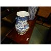 Image 1 : ORIENTAL VASE