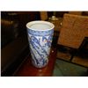 Image 1 : ORIENTAL PORCELEIN UMBRELLA STAND