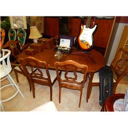 FRENCH PROVINCIAL DINIING TABLE - 2 LEAFS - 6 CHAIRS