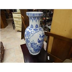 ORIENTAL PORCELEIN VASE