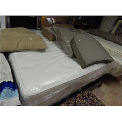 QUEEN MATTRESS