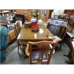 EARLY 1900S OAK DRAW LEAF DINING TABLE