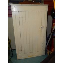 VINTAGE OLD COUNTRY CABINET - 1 DOOR DOUBLE HINGED