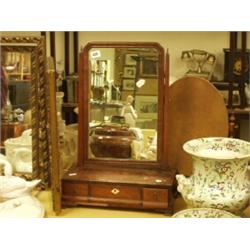 Georgian walnut dressing table mirror with three drawers on bracket feet…