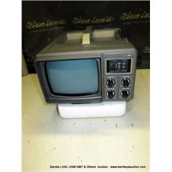BENTLEY 100C PORTABLE 5" BLACK & WHITE TV