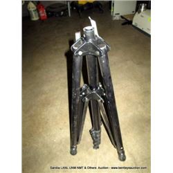 TRIPOD (print sequence:) 70133