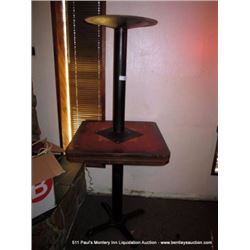 LOT: DINING TABLES 2X MONEY