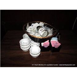 LOT: SALT SHAKERS AND SUGAR CONTENTS
