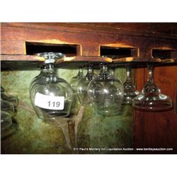 LOT: WINE GLASSES 25X MONEY