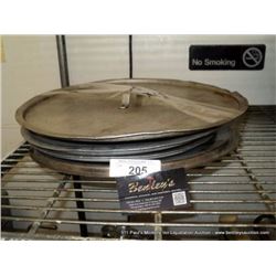 LOT: PAN LIDS 4X MONEY