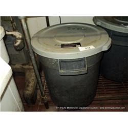 PLASTIC FOOD CONTAINER