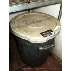 PLASTIC FOOD CONTAINER