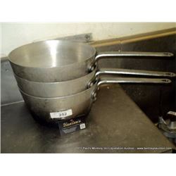 LOT: COOKING POTS 3X MONEY