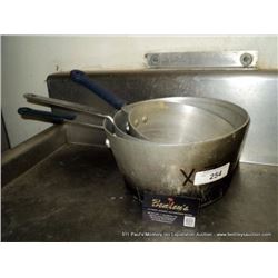 LOT: COOKING POTS 3X MONEY