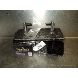 LOT: GRIDDLE PRESSES/SPATULAS 3X MONEY