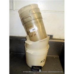 LOT: PLASTIC FOOD CONTAINERS 5X MONEY