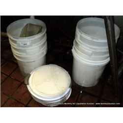 LOT: PLASTIC 5-GALLON BUCKETS 6X MONEY