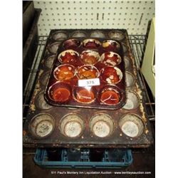 LOT: CUPCAKE PANS 4X MONEY