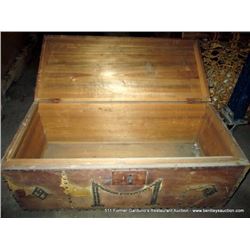 METAL & WOOD CHEST