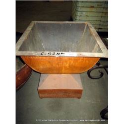 SQUARE METAL POT