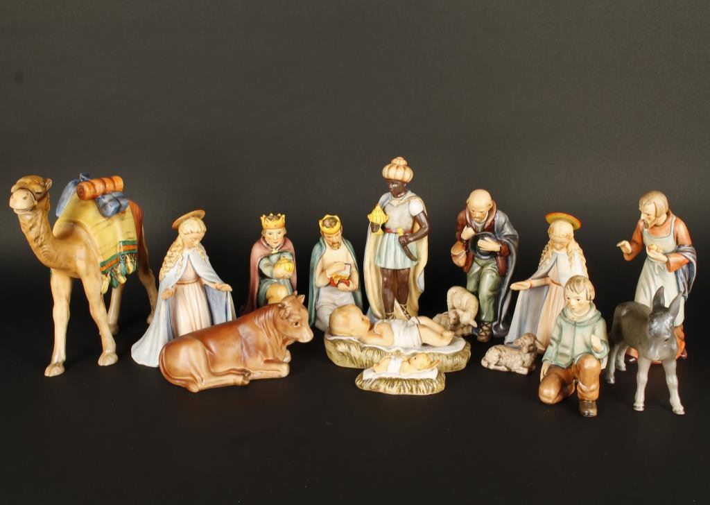 Hummel Nativity scene; beautiful! Est. 200400.