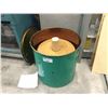 Image 1 : GREEN BARREL OF WINDOW ADHESIVE