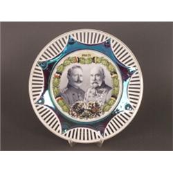 Wandteller. Durchbrochener Rand , im Spiegel Bildnisse der Kaiser Wilhelm II. und...