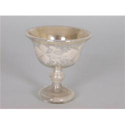 Bauernsilberschale. Silber unterfangenes Glas. Gemuldete Schale auf Balusterschaft, umlaufend de...