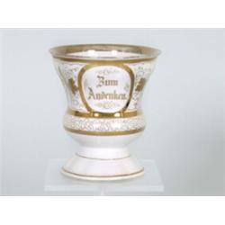 Kaffeepokal. Balusterform. In Reserve Aufschrift: "Zum Andenken". Florale Gold-...