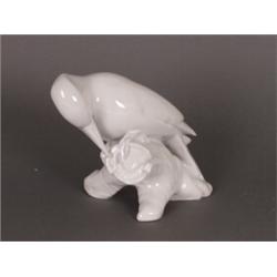 Porzellanfigur. Graue Glasur. Auf Astsockel ruhender Specht. Modellnr. 1222,...
