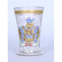 Wappenbecher. Farbloses, mundgeblasenes Glas mit eingezogenem Boden und Abriss. Konische, nach o...